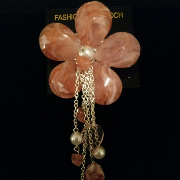 Bundle of pink jewelry necklace/earrings/bracelet - Picture 3 of 6